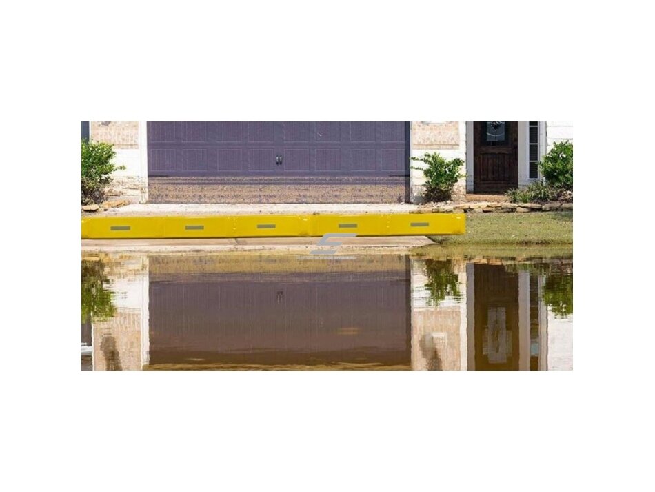 Apsauginė vandens užtvara | barjeras nuo potvynio | užpildoma vandeniu | 1000x300x300mm | PVC | geltona 2 Apsauginė vandens užtvara | barjeras nuo potvynio | užpildoma vandeniu | 1000x300x300mm | PVC | geltona 2