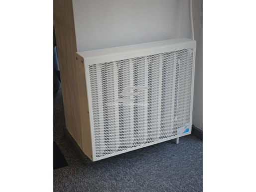 Dekoratyvinės plieninės radiatorių grotelės - apdaila | 5 sekcijų ketaus radiatoriui | perforuotos | metalinės | 490x610x140mm | balta | DRG5 perf 4 Dekoratyvinės plieninės radiatorių grotelės - apdaila | 5 sekcijų ketaus radiatoriui | perforuotos | metalinės | 490x610x140mm | balta | DRG5 perf 4