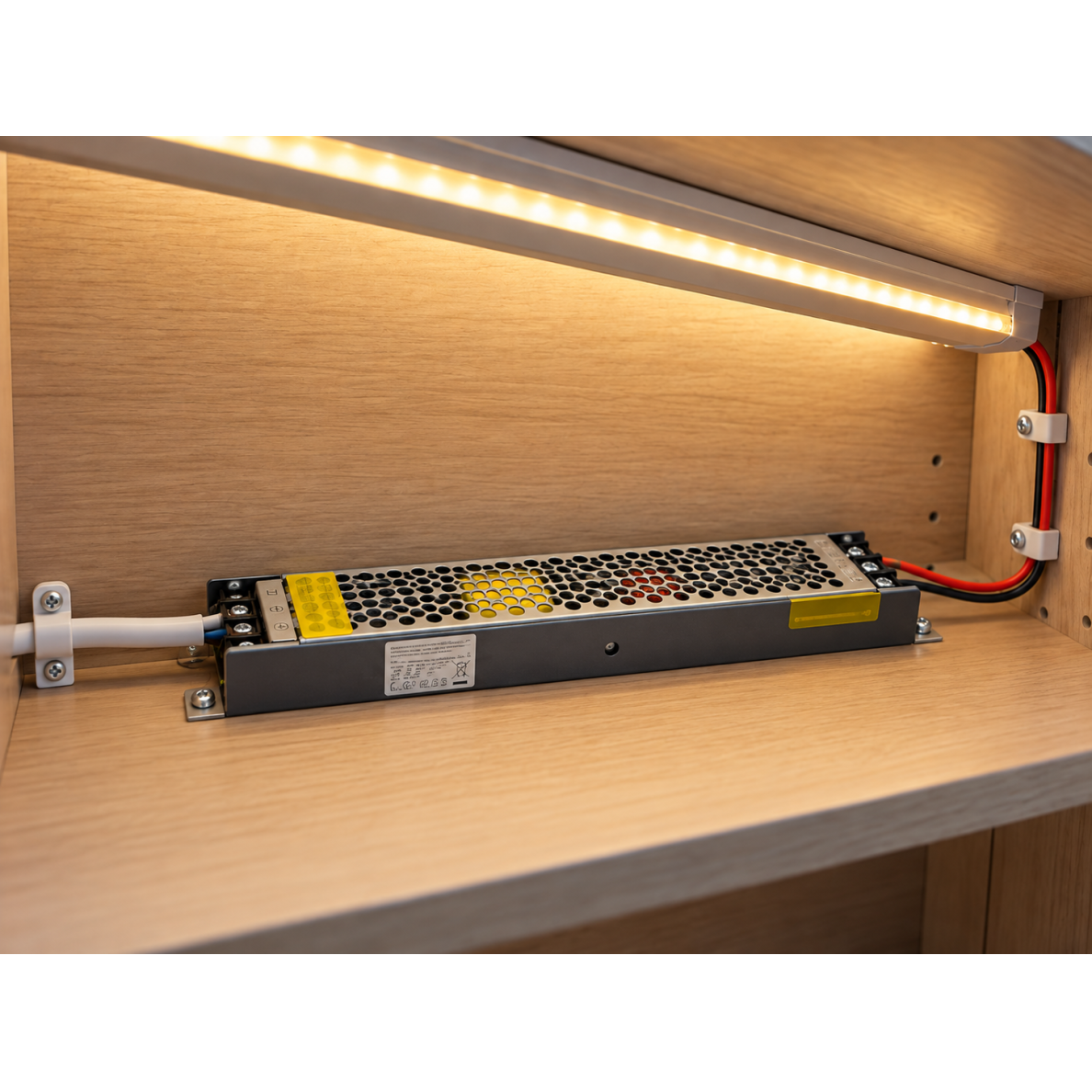 Ściemnialny regulowany zasilacz do taśmy LED | 250W | 20,8A | 12VDC | 287x50x30mm | IP20 | 4779041468570 1 Ściemnialny regulowany zasilacz do taśmy LED | 250W | 20,8A | 12VDC | 287x50x30mm | IP20 | 4779041468570 1