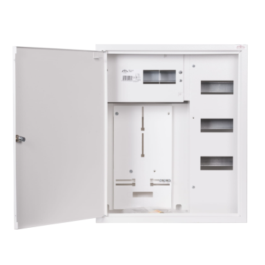 Trīsfāžu | ievada elektro sadales skapis | korpuss | sadales panelis | ar sadales daļu | 24 moduļi | ar slēdzeni | 580x490x220 mm | 1x 3 fāžu skaitītājam | ar plombēšanas iespēju | virsapmetuma | tērauda | IP31