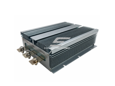 Impulsinis DC-DC įtampos keitiklis | 12 V – 36 V | 50 A | 1800 W | 220 x 156 x 65 mm Impulsinis DC-DC įtampos keitiklis | 12 V – 36 V | 50 A | 1800 W | 220 x 156 x 65 mm