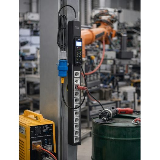 IP vadāms industriāls kontaktligzdu bloks | 8× Schuko kontaktligzdas | 1 fāze | 16A | 240V | vertikāls 19" rack montāžai | 65×65×1244,6 mm | 2 m kabelis | melns | alumīnija korpuss 1 IP vadāms industriāls kontaktligzdu bloks | 8× Schuko kontaktligzdas | 1 fāze | 16A | 240V | vertikāls 19" rack montāžai | 65×65×1244,6 mm | 2 m kabelis | melns | alumīnija korpuss 1