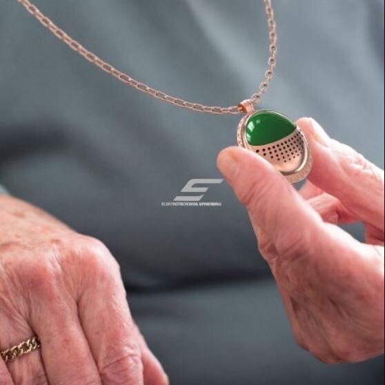 Smart emergency call pendant | SOS necklace | for disabled persons | Bluetooth | green | IP67 2 Smart emergency call pendant | SOS necklace | for disabled persons | Bluetooth | green | IP67 2