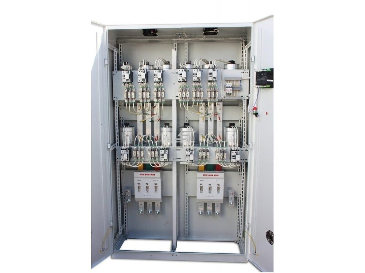 Kondensatorių spinta | 200kvar | 290A | 400/440V | valdymo žingsniai 20+20+40+40+40+40 | IP31 | sukomplektuota ETI