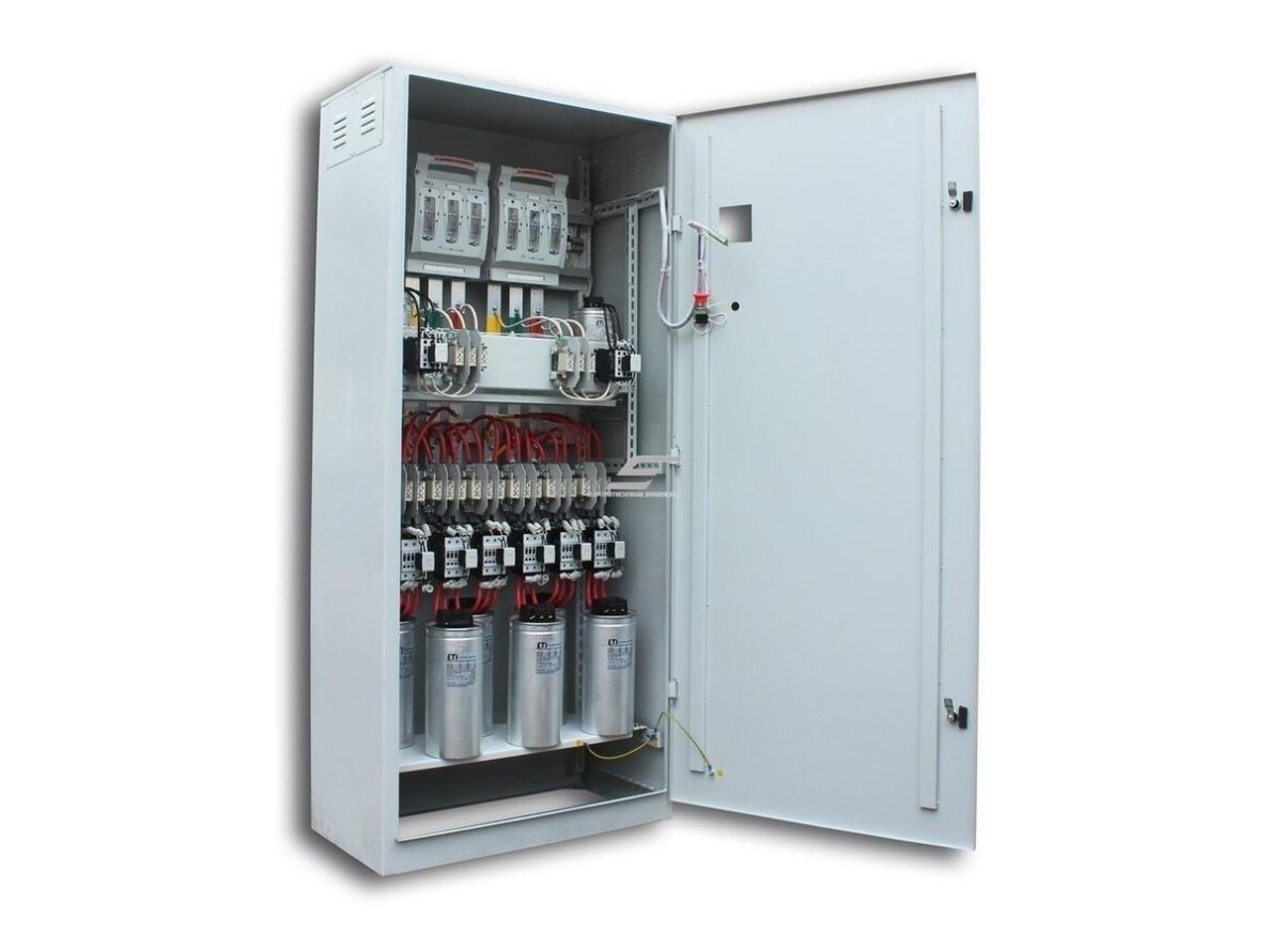 Kondensatorių spinta | 70kvar | 101,5A | 400/440V | valdymo žingsniai 10+10+10+20+20 | IP31 | sukomplektuota ETI