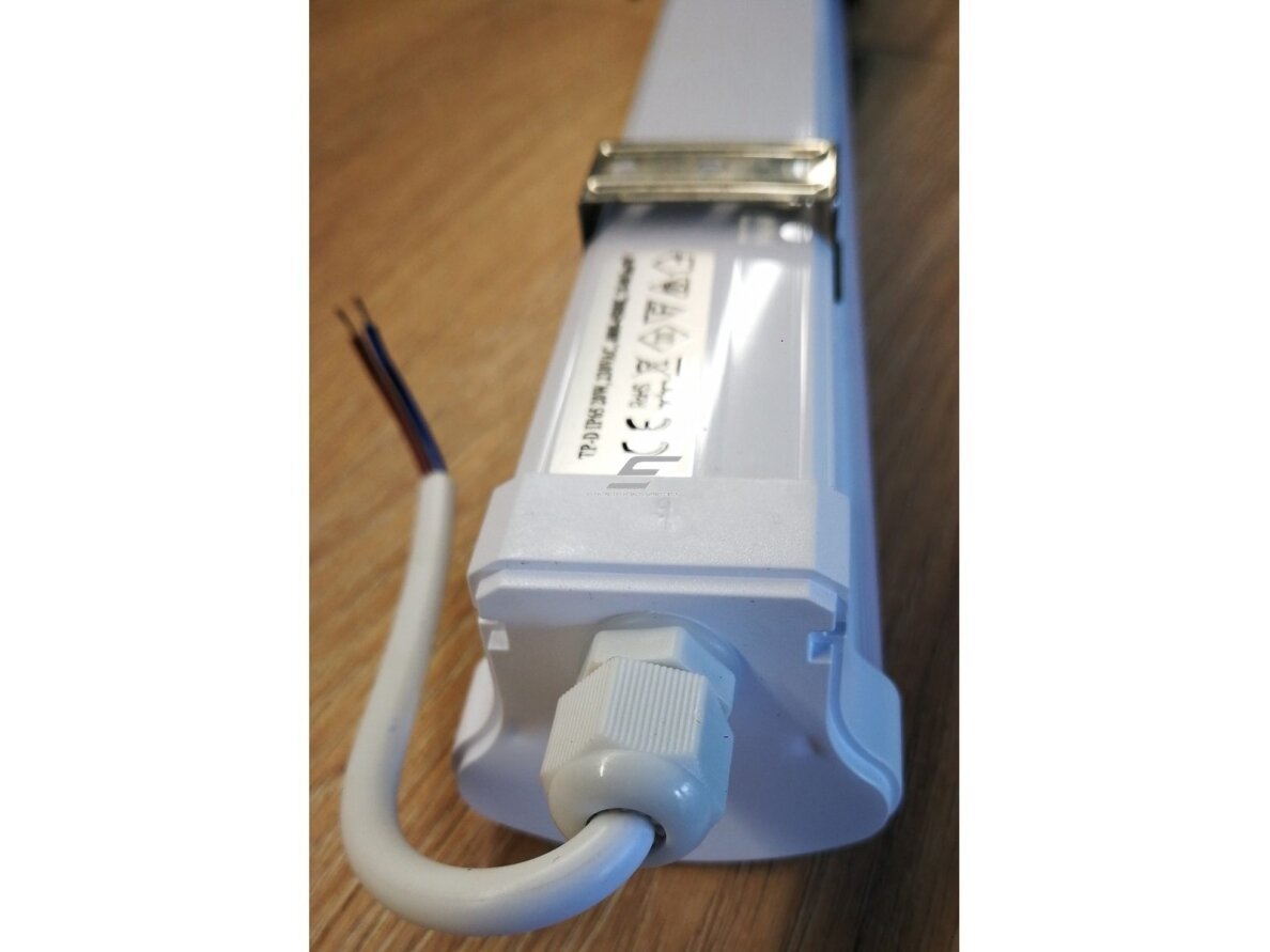 Pramoninis hermetinis LED šviestuvas | garažų tipo | 42W | 230V | 4000-4500K | 70-80lm/W | 1180x50x45mm | virštinkinis | IP65 1 Pramoninis hermetinis LED šviestuvas | garažų tipo | 42W | 230V | 4000-4500K | 70-80lm/W | 1180x50x45mm | virštinkinis | IP65 1