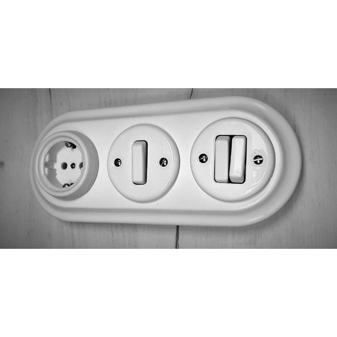 Frame for flush-mounted socket | switch | 3-gang | ceramic | retro style | white 1 Frame for flush-mounted socket | switch | 3-gang | ceramic | retro style | white 1