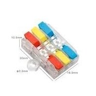 Universaalne pinnale kinnitatav pressühendusklemm, 6 pesaga | 3+3 | 32A | maks. 4 mm² 1 Universaalne pinnale kinnitatav pressühendusklemm, 6 pesaga | 3+3 | 32A | maks. 4 mm² 1